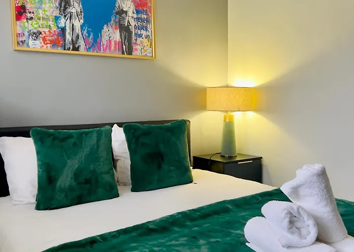 Charming And Spacious 1-Bedroom Flat In Hampstead