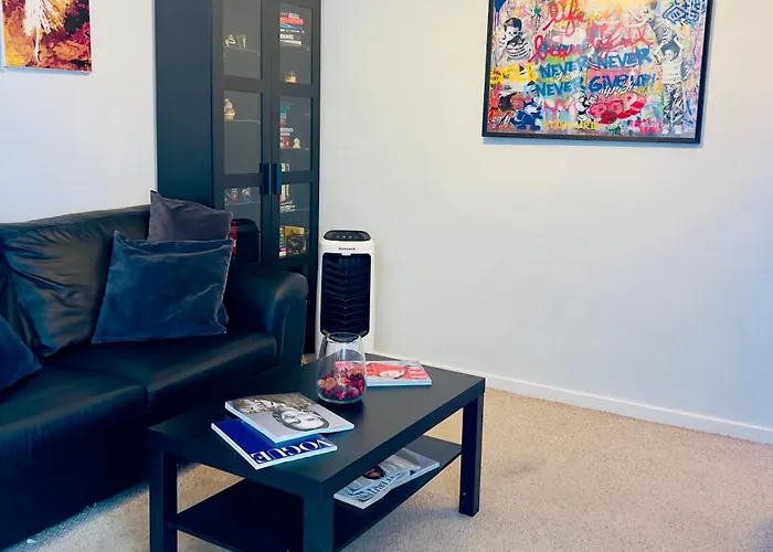 Charming And Spacious 1-Bedroom Flat In Hampstead